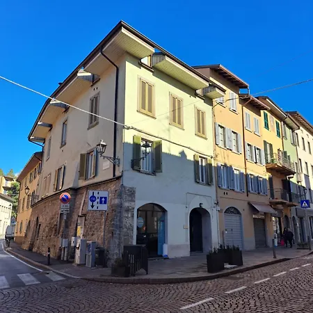 Post Office Holidays House Vakantiehuis Bergamo